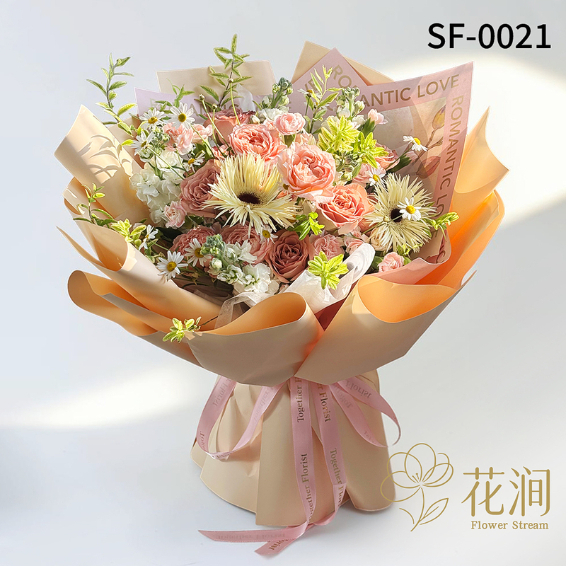 A bouquet of daisies mixed with cappuccino roses, featuring Juliet roses (fl00028-SF-0021)