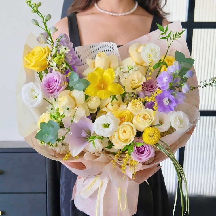【風和四起】多巴胺奶油杯玫瑰花洋桔梗紫羅蘭劍蘭混搭花束生日鮮花