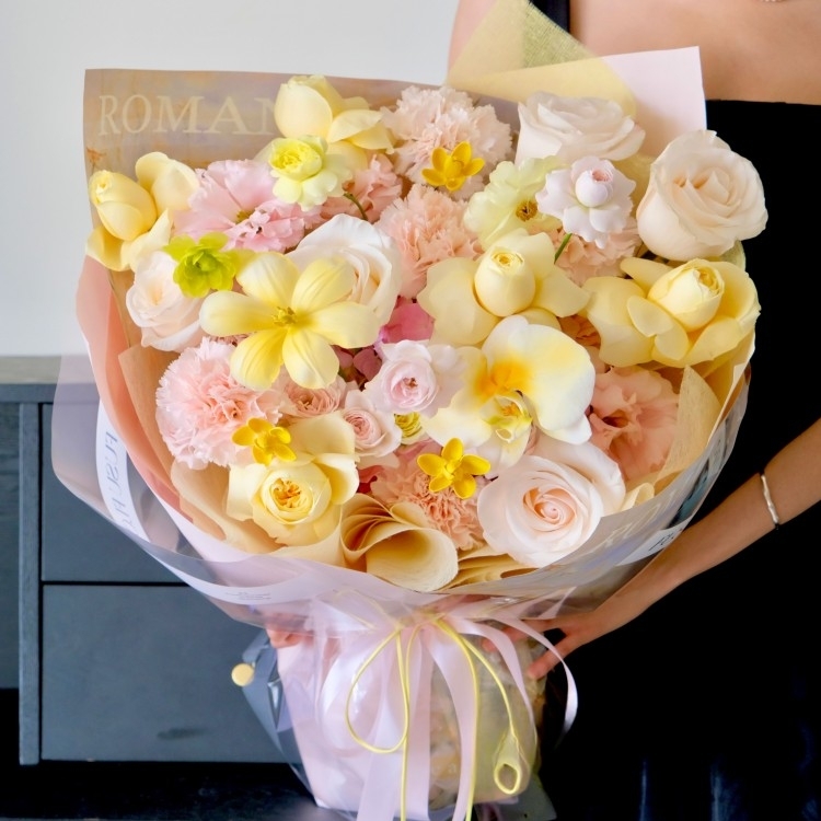 【月落微沉】溫柔奶油杯玫瑰花康乃馨鬱金香混搭花束約會鮮花生日花束