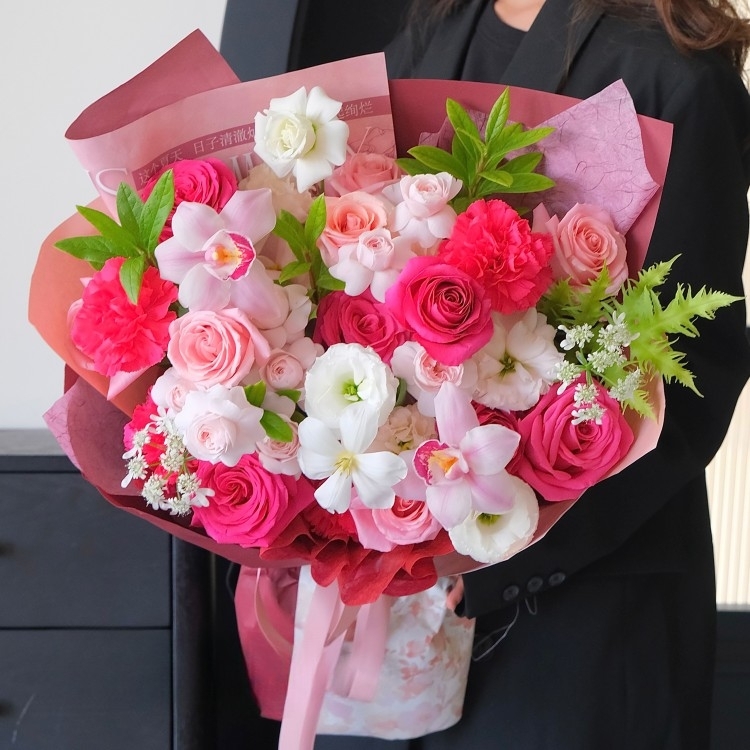 【安之若素】粉雪山玫瑰花鬱金香桔梗康乃馨混搭花束生日鮮花