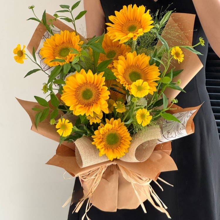 【光風霽月】自然風綠心向日葵九星葉混搭花束約會花束畢業季生日鮮花送男友閨蜜