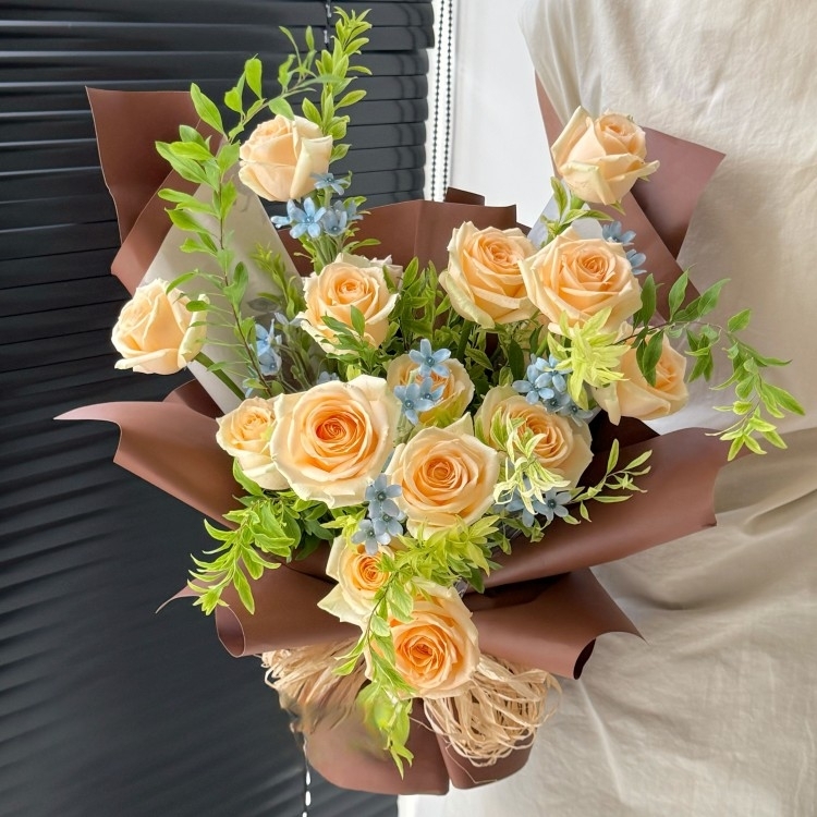 【秋實霧華】香檳玫瑰雪柳葉藍星花混搭花束生日花束生日鮮花配送
