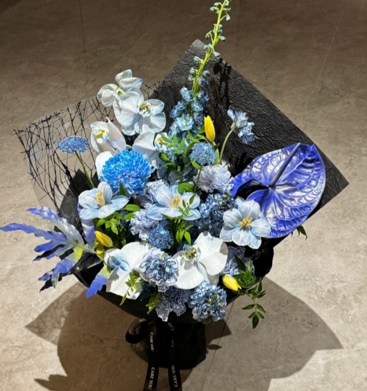 【抵達繁星】午夜蝴蝶蘭混搭鮮花花束畢業花禮送男友清冷感花束