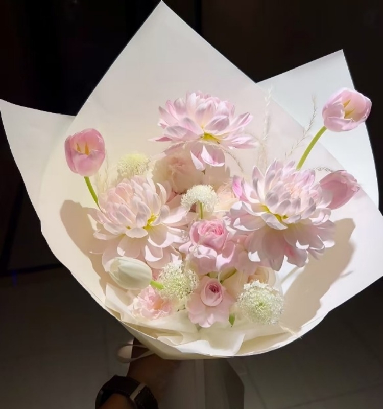 【柔光濾鏡】凱爾蓋安大麗花鬱金香小眾花材送女友情人節紀念日老婆鮮花花束