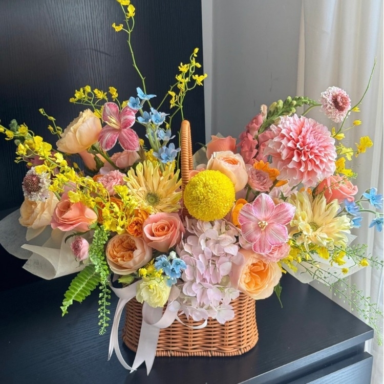 【花見小確幸】鬱金香大麗花蝴蝶蘭混搭手提花藍約會花束生日花束祝福花束