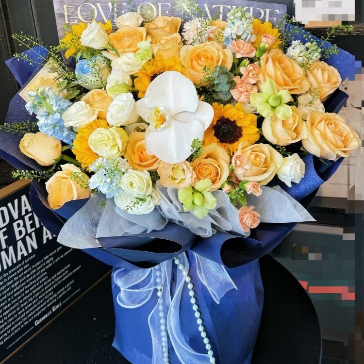 主推款【愛的守護】香檳玫瑰蝴蝶蘭向日葵混搭花束生日花束祝福花束