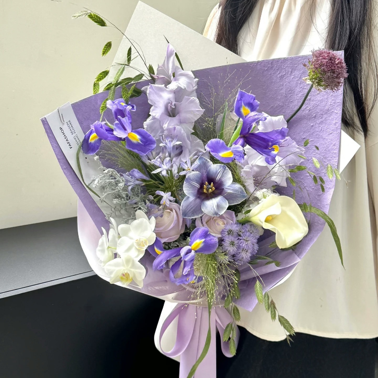 自然風紫色鳶尾花束