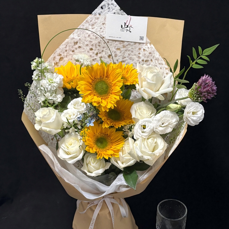 5枝綠心向日葵+8枝白玫瑰+時令配花fl00018-031