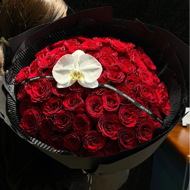 52朵紅玫瑰混搭蝴蝶蘭花束(fl00002-041)