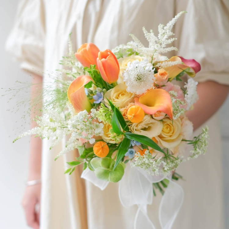 日本宮燈混搭馬蹄蓮、鬱金香、絡新婦花束(fl00002-026)