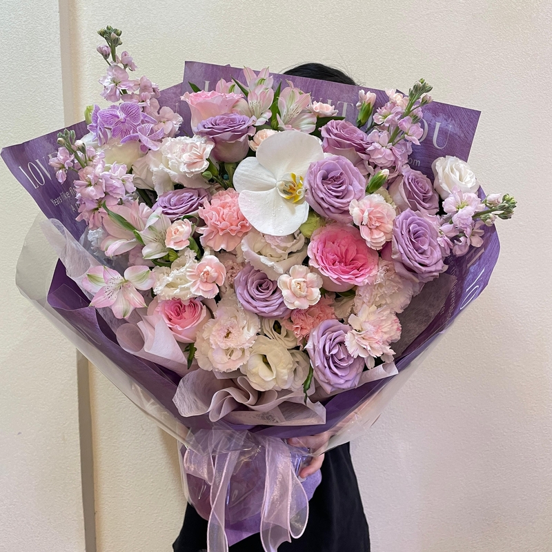 蝴蝶蘭混搭玫瑰，康乃馨，六出花，洋桔梗花束(fl00008-004)