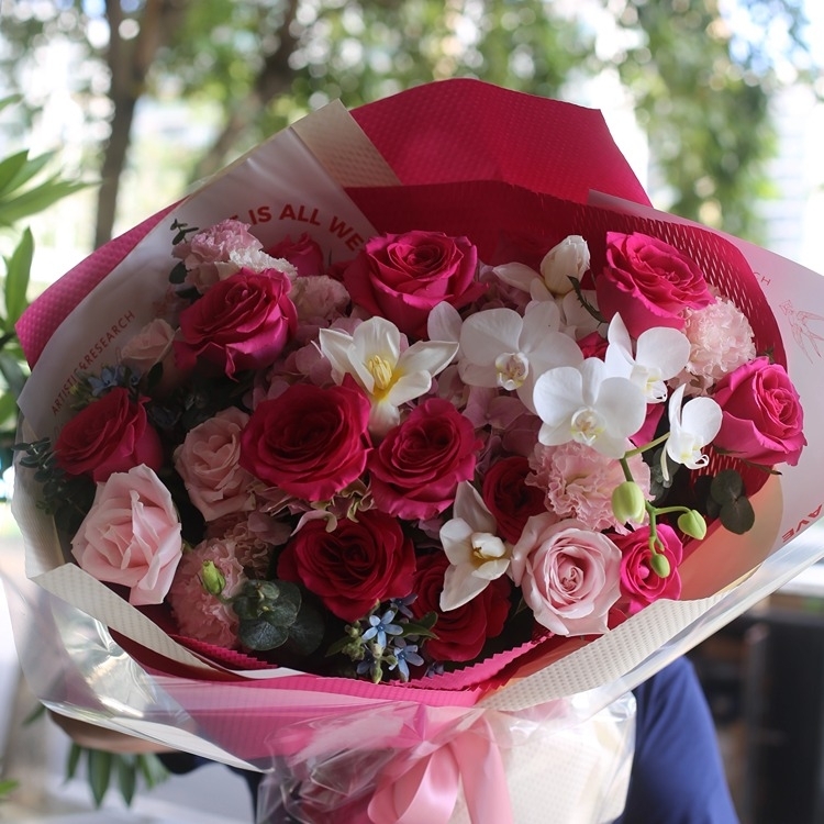 鬱金香混搭蝴蝶蘭，玫瑰花束(fl00012-A024)