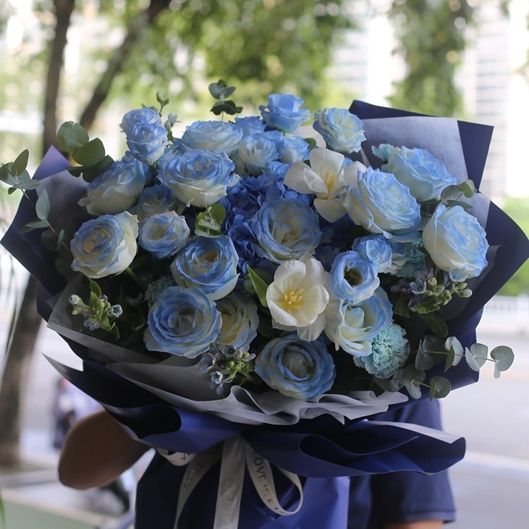 繡球混搭鬱金香，碎冰藍玫瑰（噴色）花束(fl00012-A044)