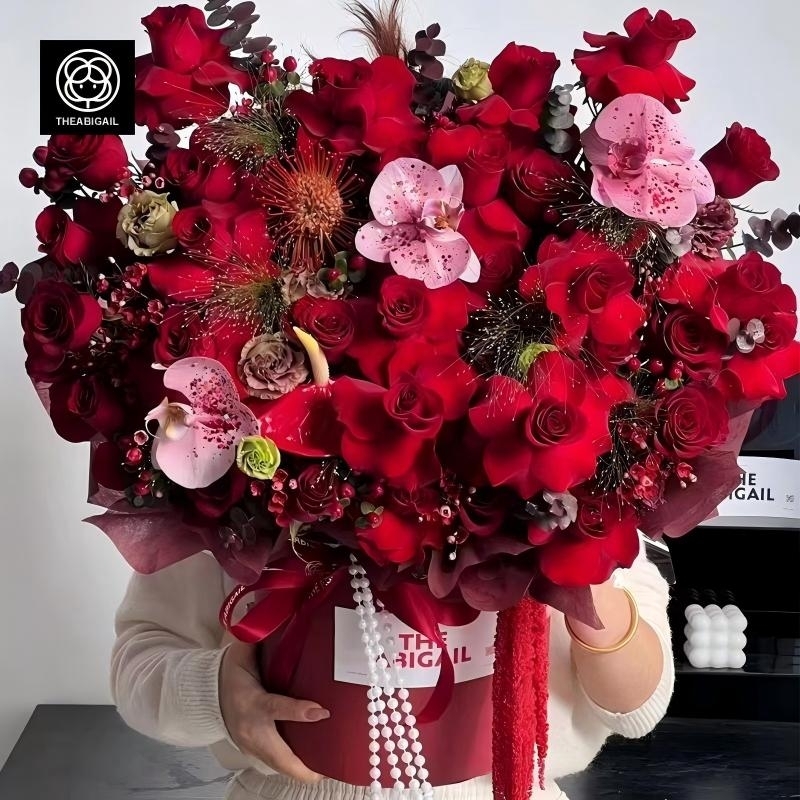 Phalaenopsis (spray color) and Red Rose Mixed Flower Bucket(fl00007-091)
