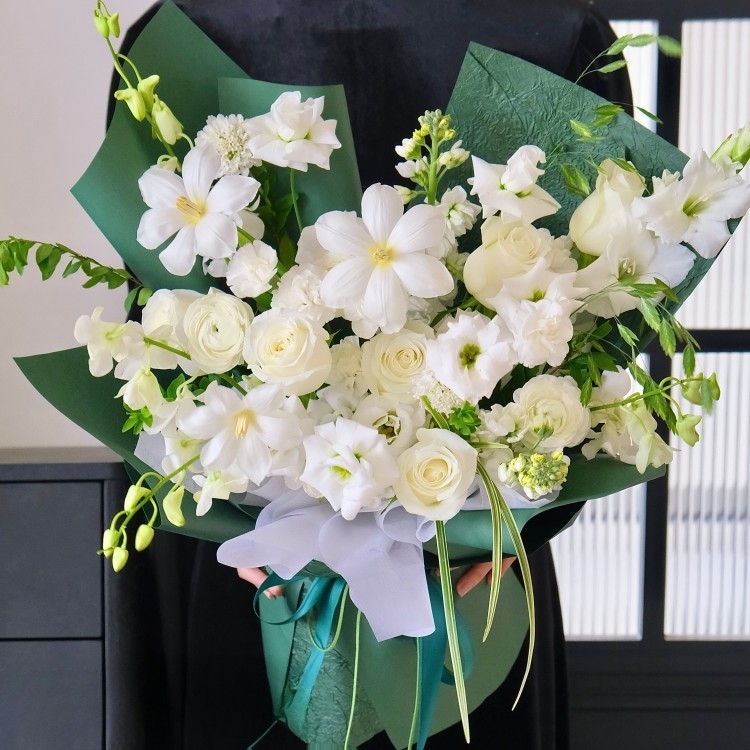 鬱金香混搭白色玫瑰花束(fl00022-0088)