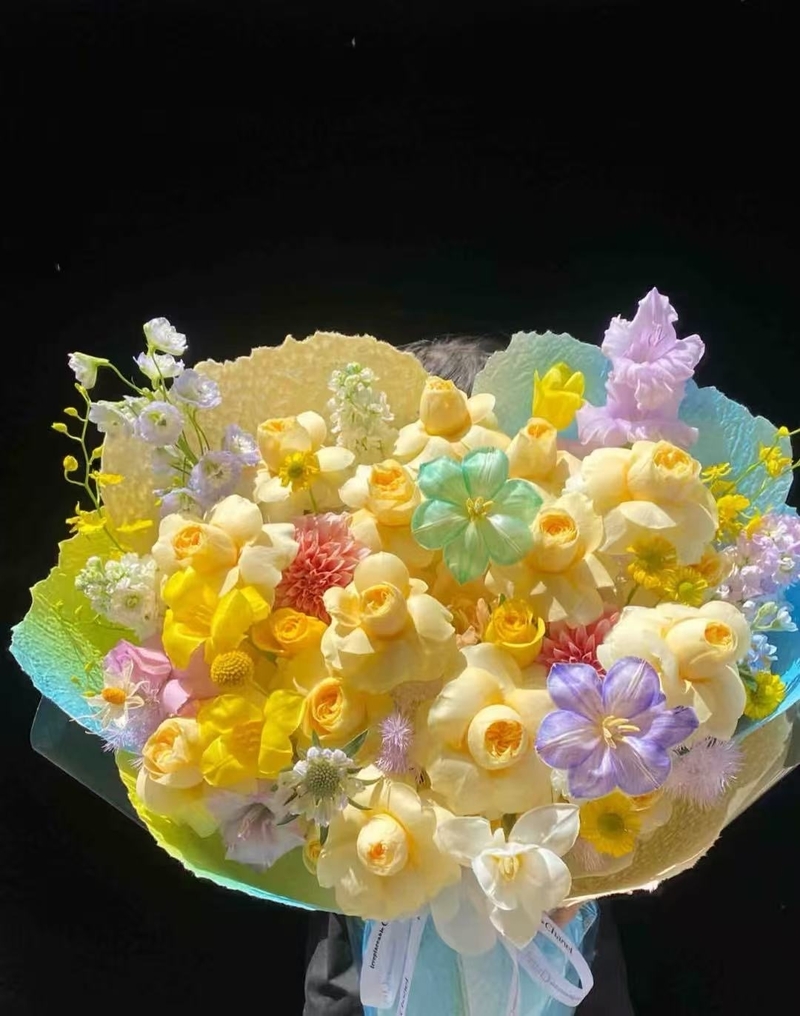 牡丹菊混搭鬱金香（噴色）、黃色玫瑰花束(fl00025-0018)