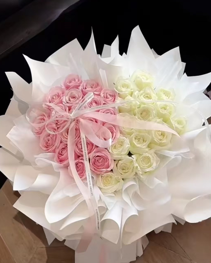 粉色玫瑰混搭白色玫瑰花束(fl00025-0015)