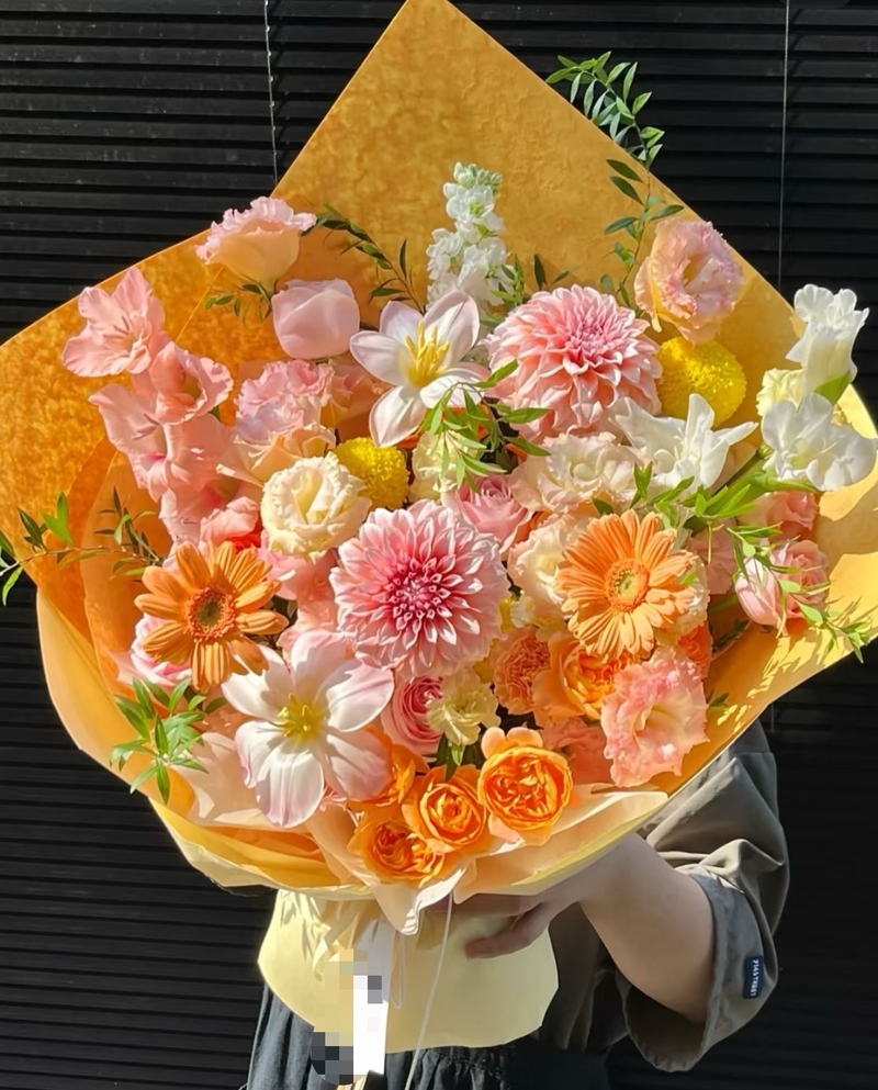 大麗花混搭鬱金香、玫瑰花束(fl00025-0011)