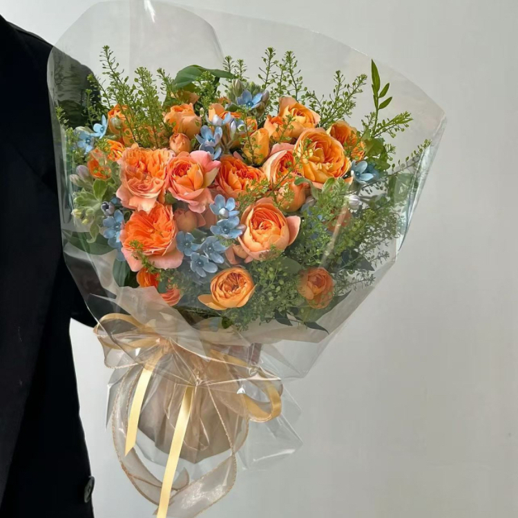 Juicy Terrace Roses Mixed with Blue Star Flowers Bouquet(fl00023-0058)