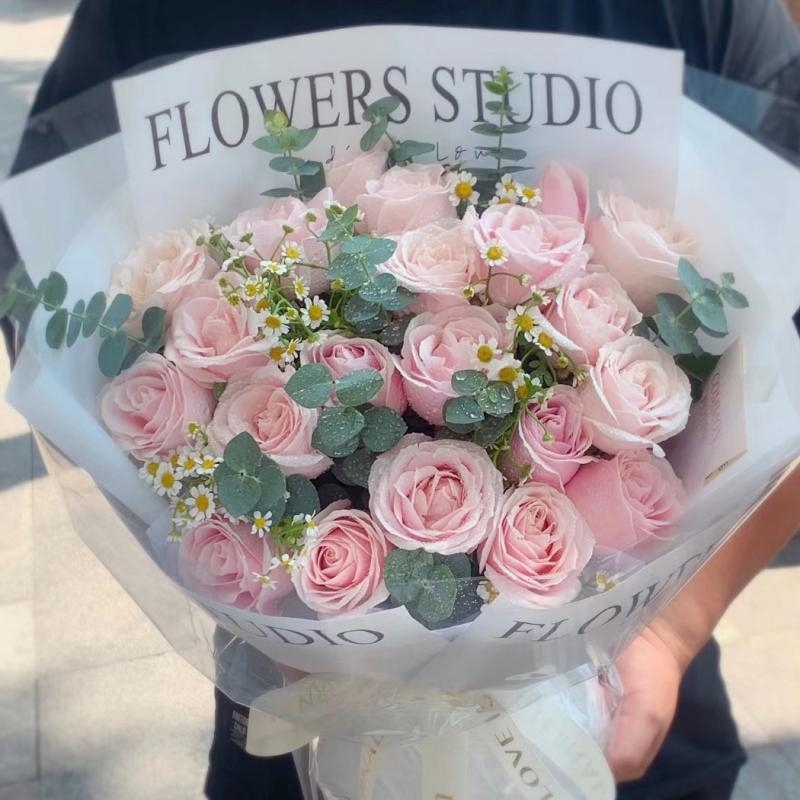 19枝粉色玫瑰混搭洋甘菊花束(fl00015-0011)