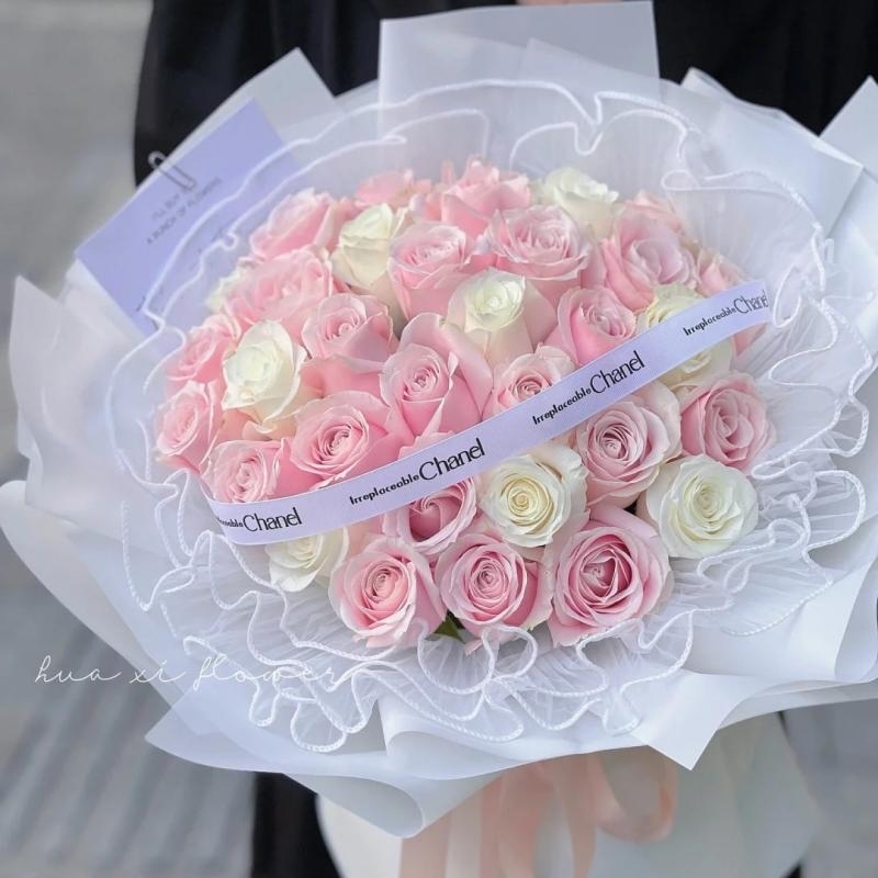 33朵粉色玫瑰混搭白色玫瑰花束(fl00015-0015)