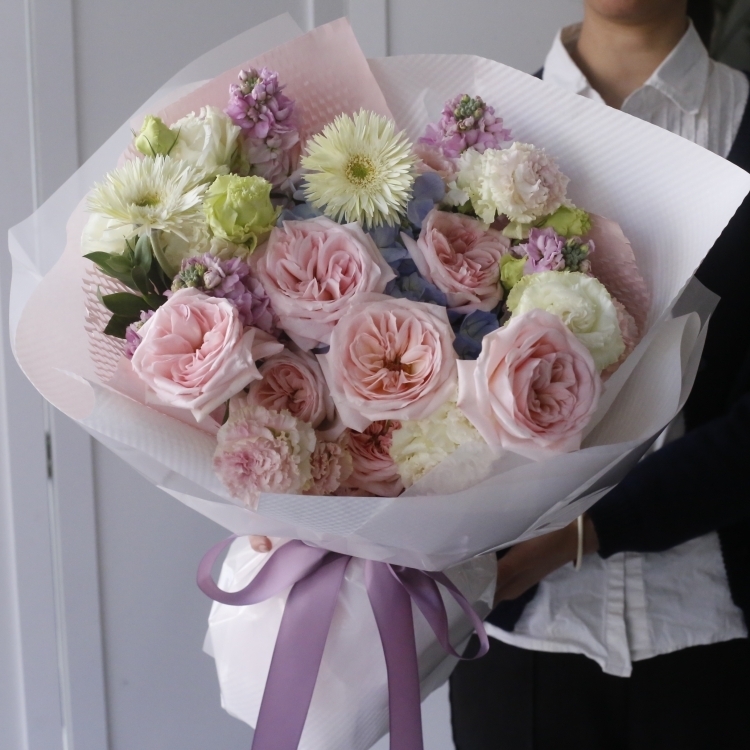 粉色玫瑰混搭非洲菊，風信子，康乃馨花束(fl00013-036)