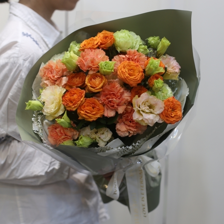 橙色玫瑰混搭康乃馨，洋桔梗花束(fl00013-040)