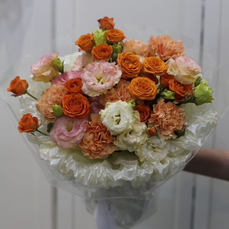 橙色玫瑰混搭康乃馨，洋桔梗花束(fl00013-041)