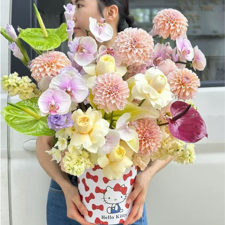 淺黃色玫瑰混搭大麗花，蝴蝶蘭，繡球花花束(fl00021-005)