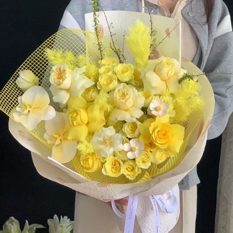 黃色玫瑰混搭蝴蝶蘭，小蒼蘭花束(fl00019-0031)