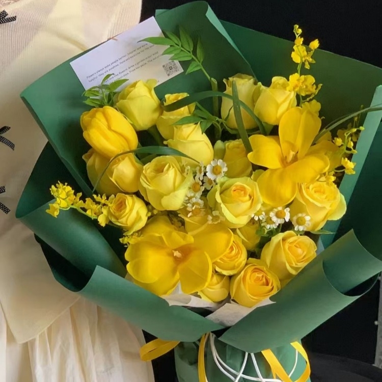 黃色玫瑰混搭蕙蘭，洋甘菊，文心蘭花束(fl00019-0034)