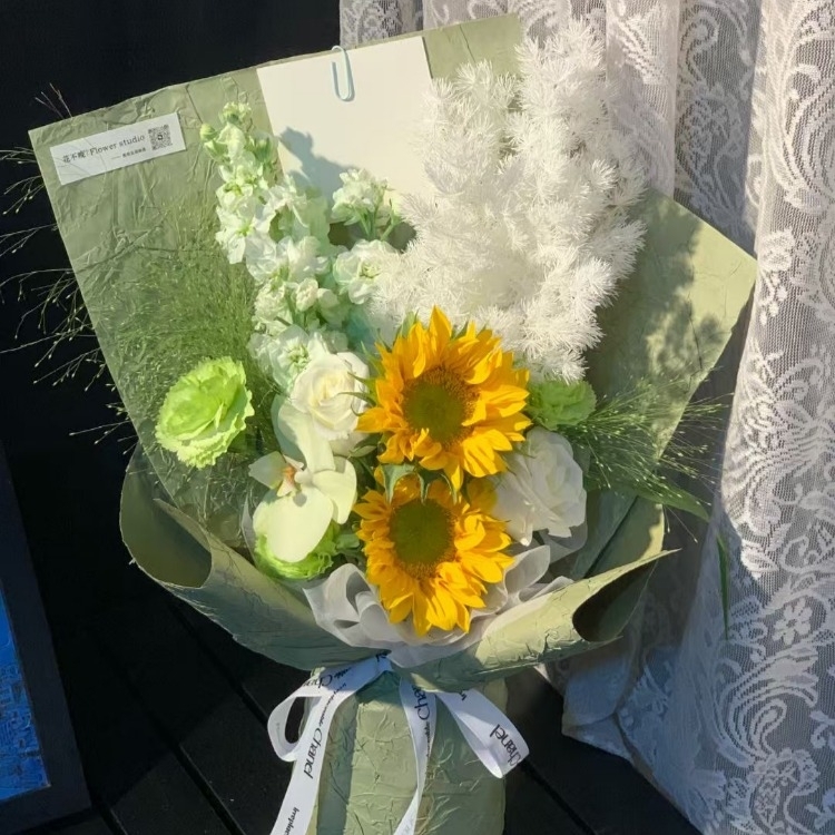 向日葵混搭玫瑰，飛燕草，康乃馨花束(fl00019-0042)