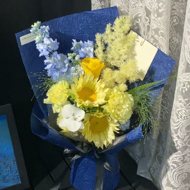 黃玫瑰混搭向日葵，康乃馨，蝴蝶蘭花束(fl00019-0055)