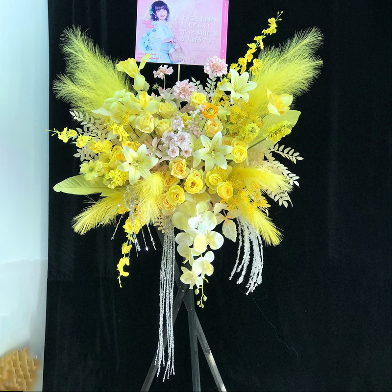 蝴蝶兰混搭黄色玫瑰，百合花籃(fl00026-0135)
