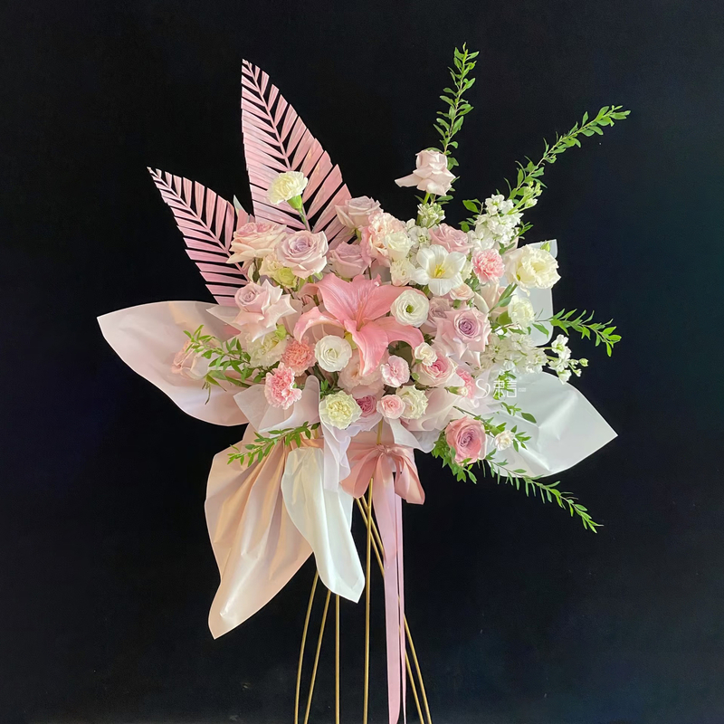 Tulips, lilies and manta roses mixed flower basket(fl00026-0149)