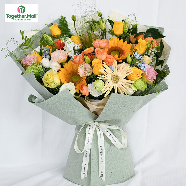 Sunflowers Mixed with Yellow Roses and Thread Chrysanthemum Bouquet-2025-08-15