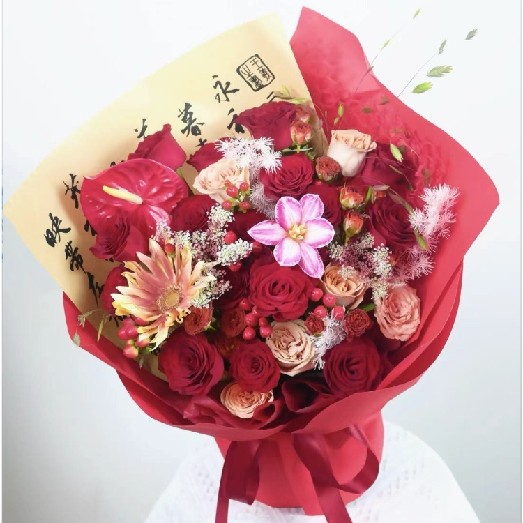 红色玫瑰混搭郁金香、蕾丝花(fl00019-0061)