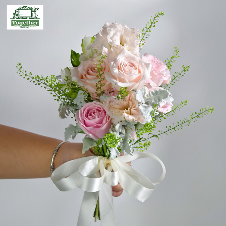 粉雪山玫瑰混搭曼塔玫瑰，雙魚座玫瑰手捧花fl0000-XH0132