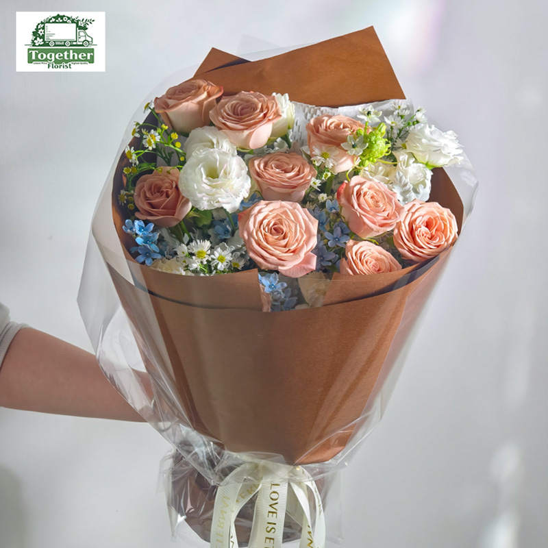 卡布奇諾玫瑰混搭藍星花，桔梗花束fl0000-XH0176