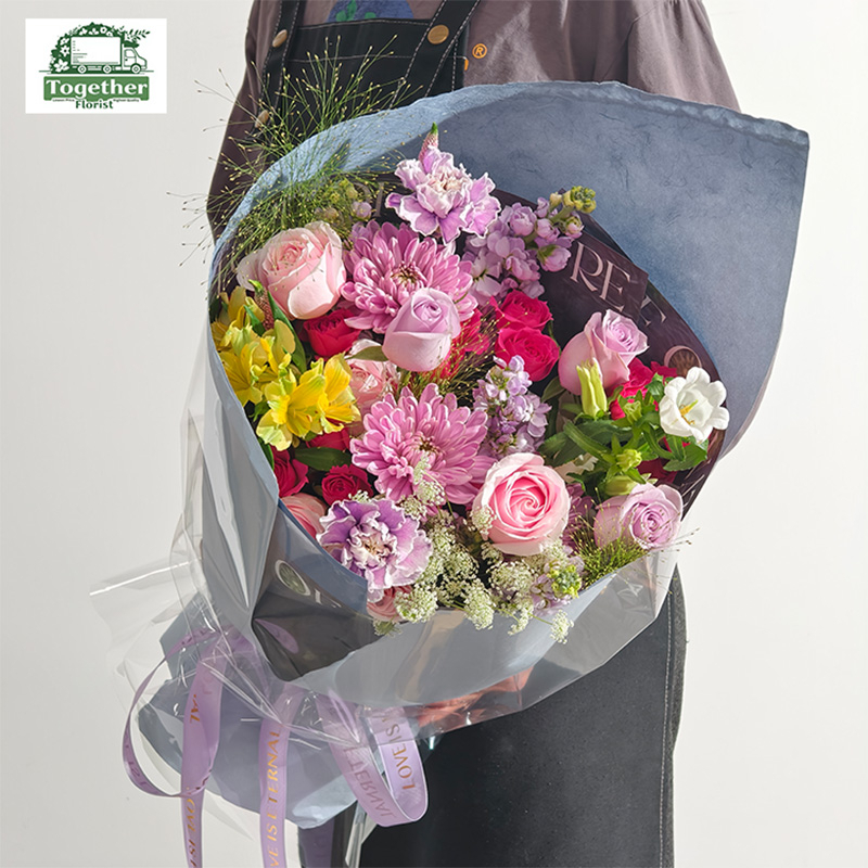 現貨-玫瑰混搭康乃馨，六初花花束 fl0000-XH0230-251121