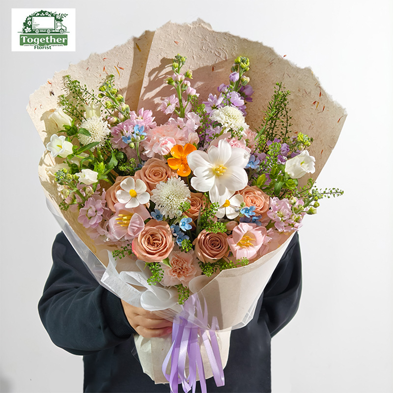 鬱金香混搭卡布奇洛玫瑰，康乃馨花束 fl0000-XH0221